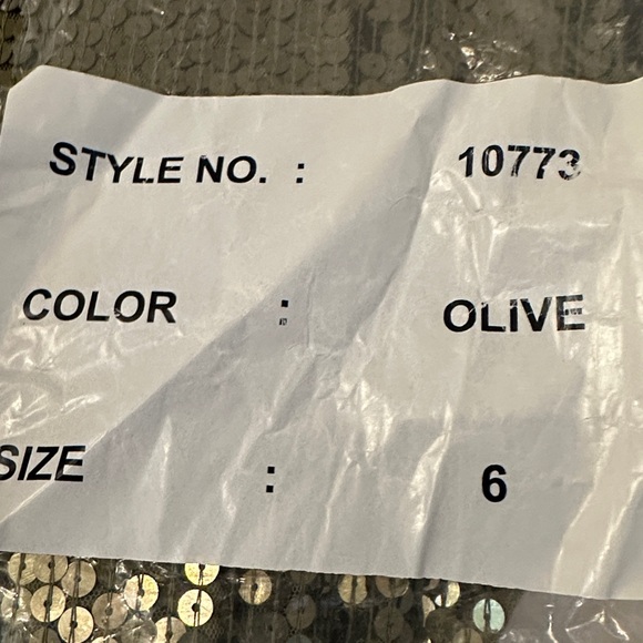 (252) ❤️ BNWT MAC DUGGAL SEQUINED BUTTERFLY SLEEVE WRAP OVER A LINE GOWN #10773 - Picture 14 of 14